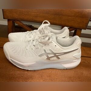 Women’s Asics Gel Resolution 9 tennis shoe size 6.5 white/pure silver